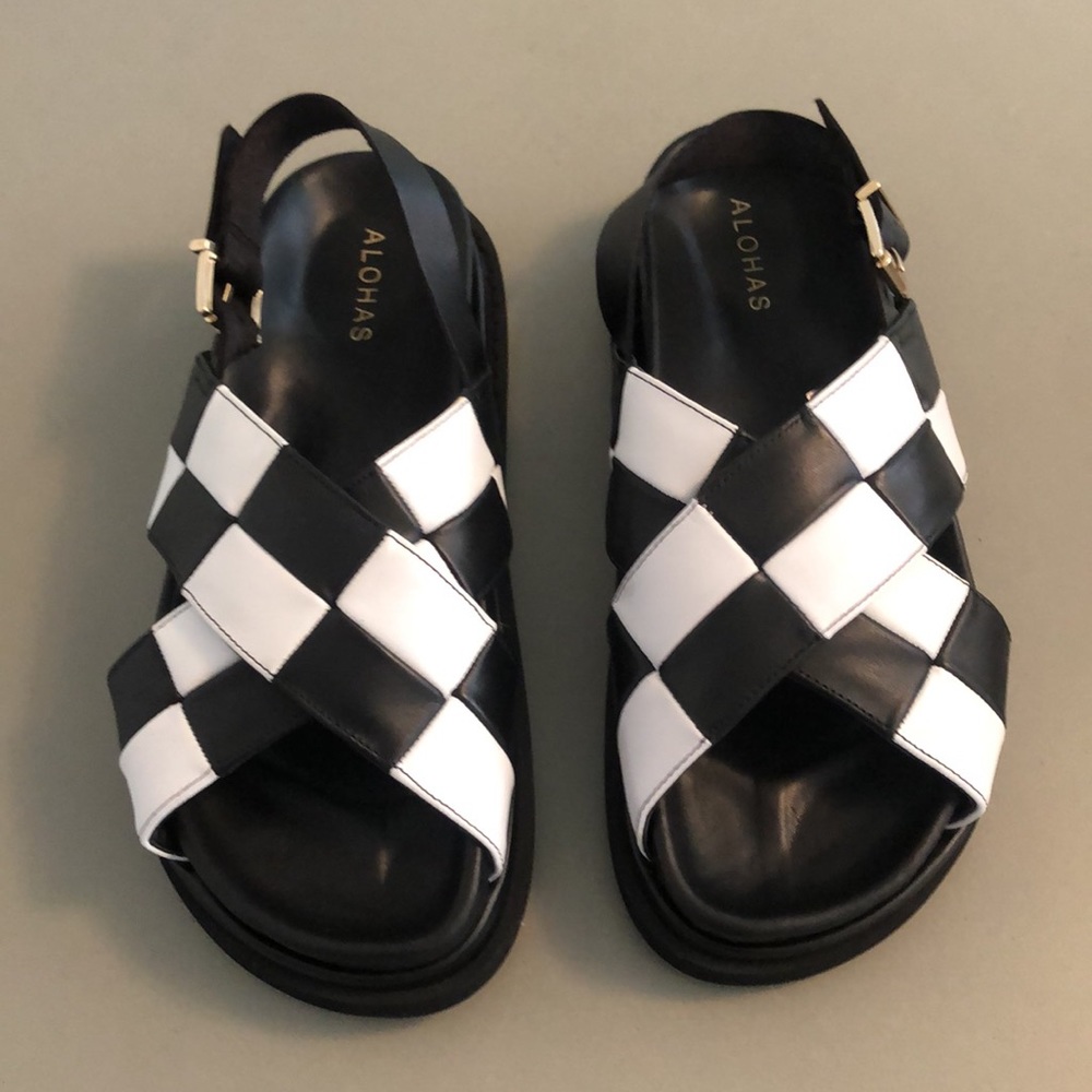 NWT Alohas Marshmallow Scacci Black and White